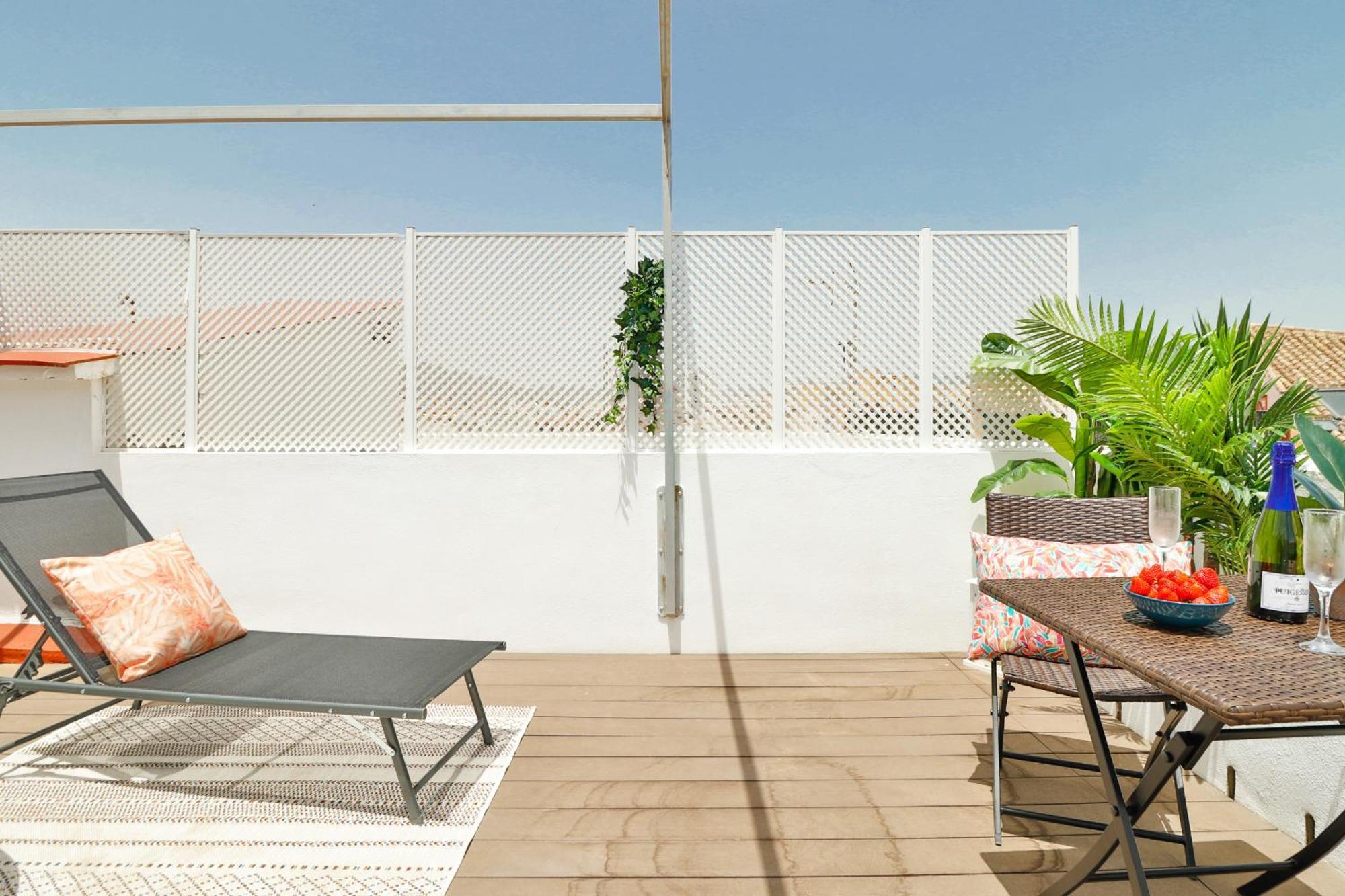 Апартаменты C83 Cosy Penthouse With Terrace Old Town Малага Экстерьер фото